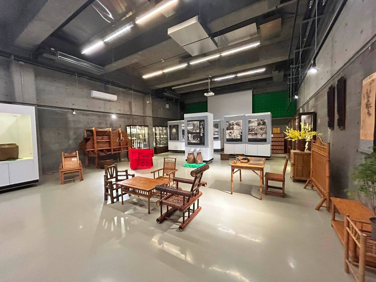 竹山文化園區展示的竹製家具與竹工藝作品